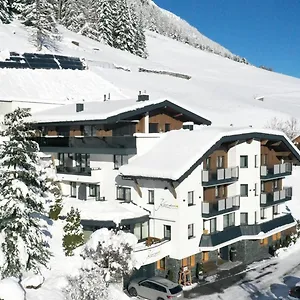 https://hotel-garni-kardona.ischgl-hotels.net