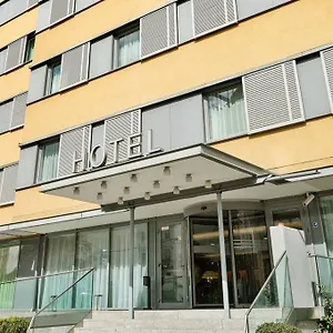 Courtyard By Marriott Schoenbrunn מלון